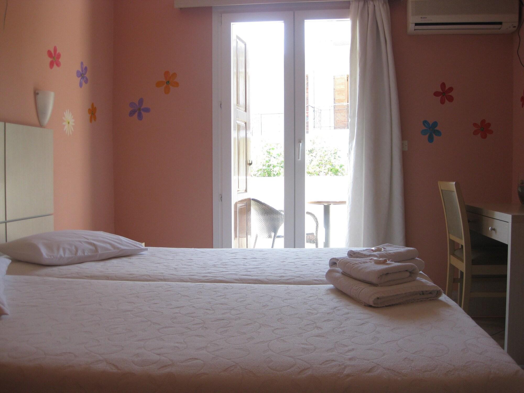 Virginia Hotel Самос Екстериор снимка