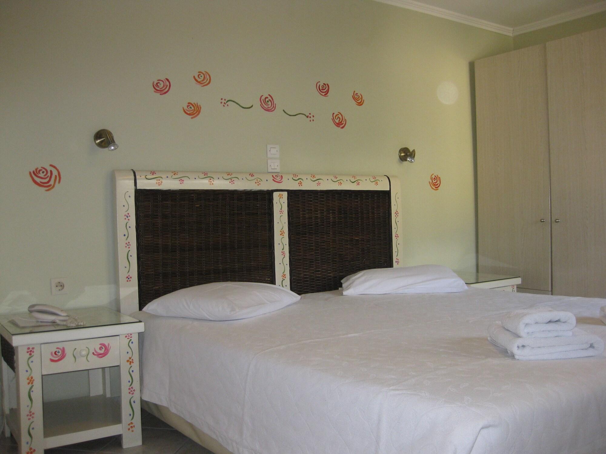Virginia Hotel Самос Екстериор снимка