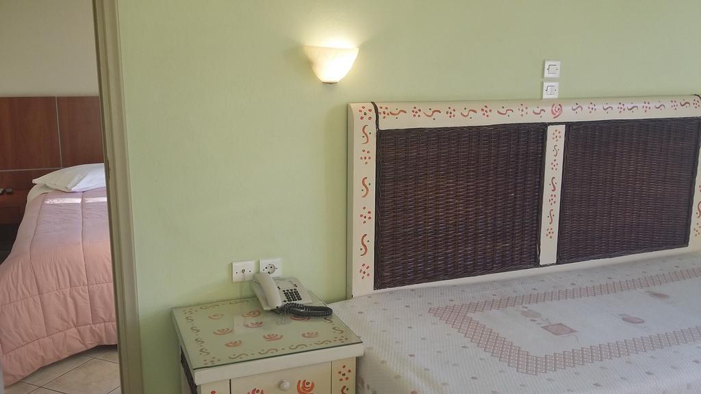 Virginia Hotel Самос Екстериор снимка