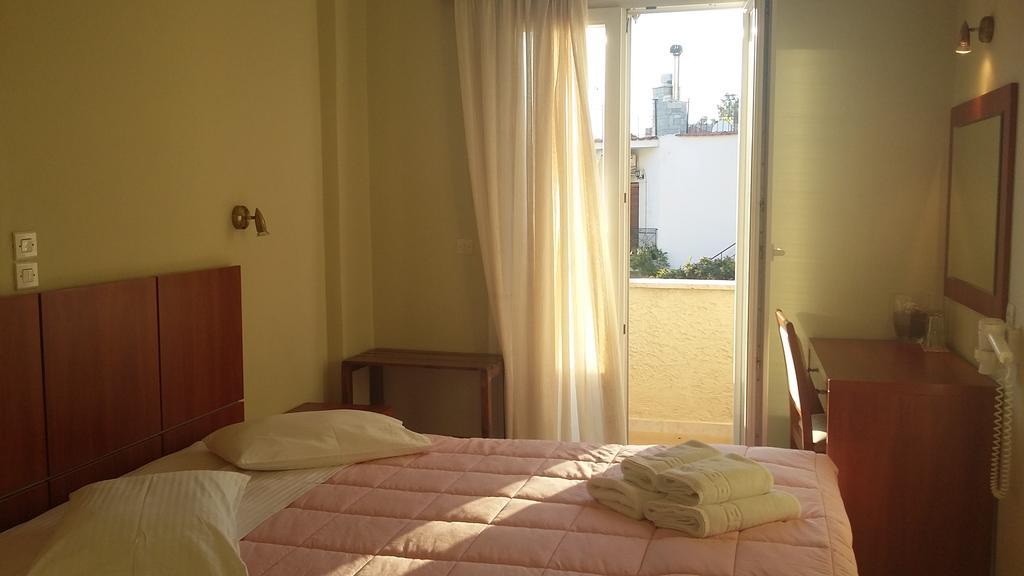 Virginia Hotel Самос Екстериор снимка